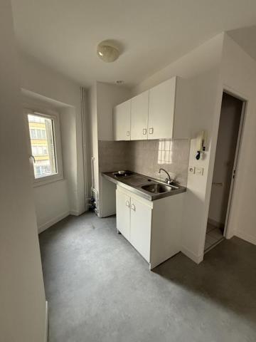 Studio au 1er étage d'une petit immeuble