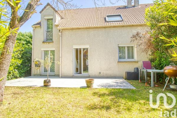 Maison 6 pièces de 91 m² à Domont (95330)