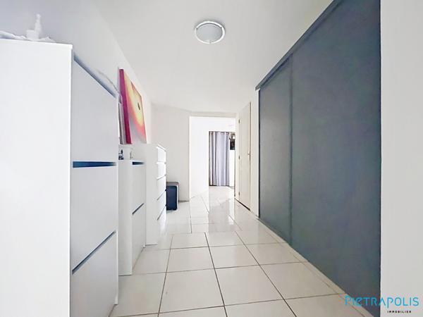 Coup de coeur pour cette maison familiale avec prestations de confort etvue dégagée