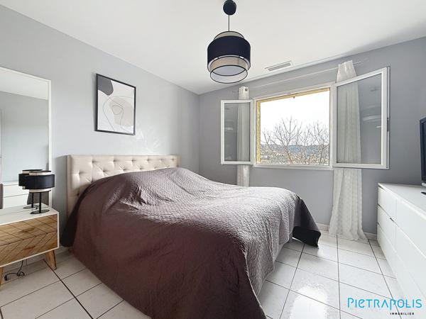Coup de coeur pour cette maison familiale avec prestations de confort etvue dégagée