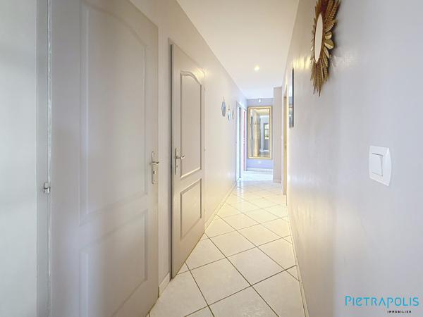 Coup de coeur pour cette maison familiale avec prestations de confort etvue dégagée