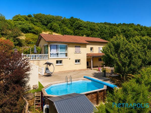 Coup de coeur pour cette maison familiale avec prestations de confort etvue dégagée