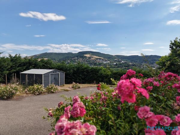 Coup de coeur pour cette maison familiale avec prestations de confort etvue dégagée