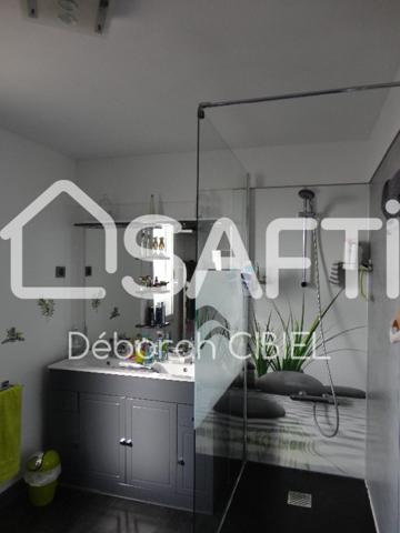 Villa cinq pièces avec jardin et piscine