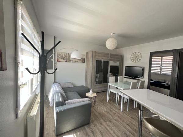 Saint-Georges-de-Didonne (17110) 

1KM DE LA PLAGE & DU CENTRE VILLE LOCATION SAISONNIERE Maison de vacances de 45 m2 située à 1.2km de la plage