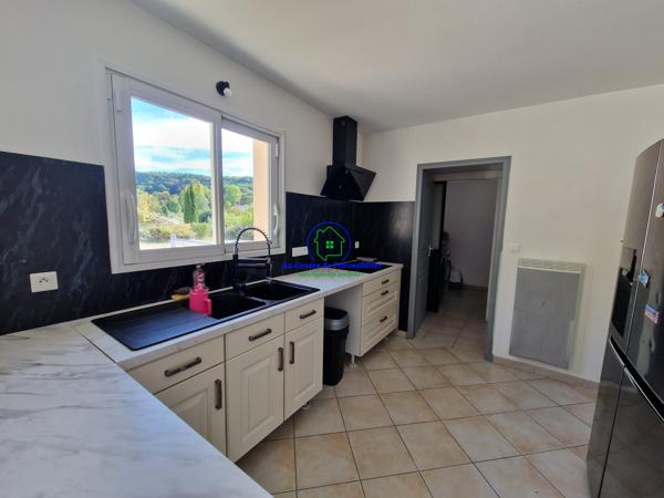 A vendre: Maison de type T6 de 130m² avec piscine, carport et grand jardin
