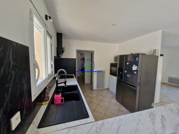 A vendre: Maison de type T6 de 130m² avec piscine, carport et grand jardin