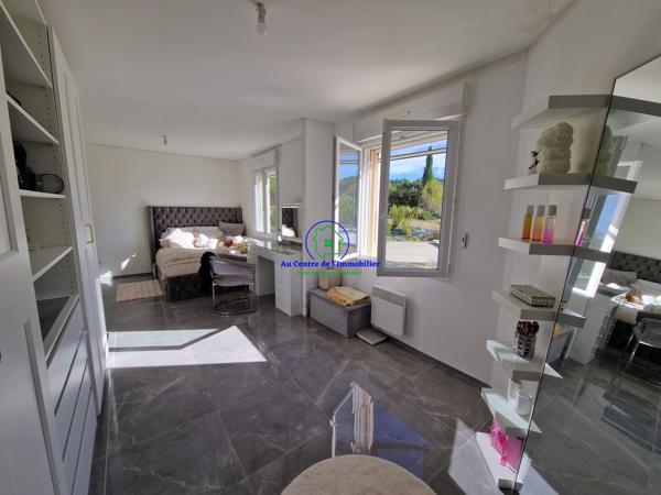 A vendre: Maison de type T6 de 130m² avec piscine, carport et grand jardin