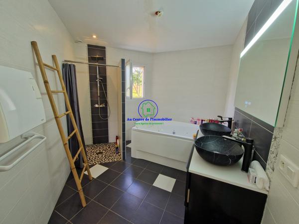 A vendre: Maison de type T6 de 130m² avec piscine, carport et grand jardin
