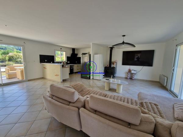 A vendre: Maison de type T6 de 130m² avec piscine, carport et grand jardin