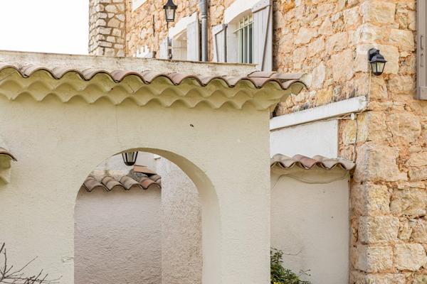 À vendre au Rouret, authentique Bastide provençale