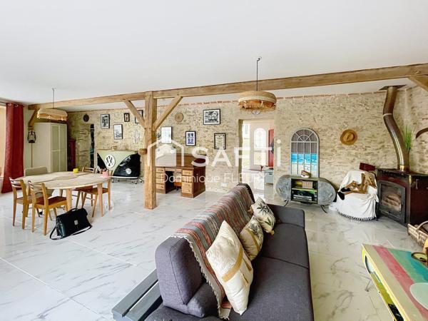 Maison de 196m², 6 pièces, 4 Chambres.