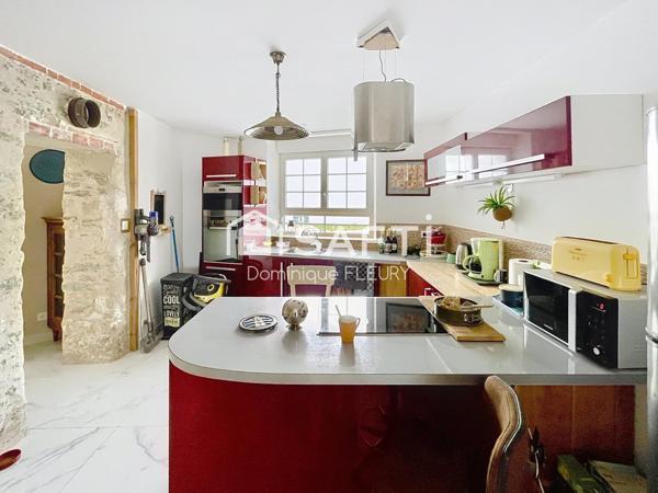 Maison de 196m², 6 pièces, 4 Chambres.