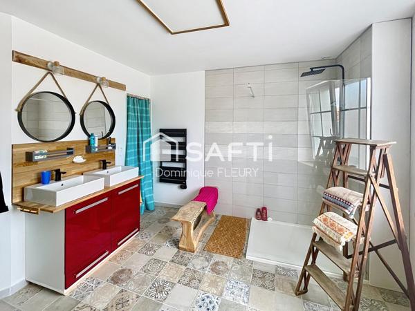 Maison de 196m², 6 pièces, 4 Chambres.