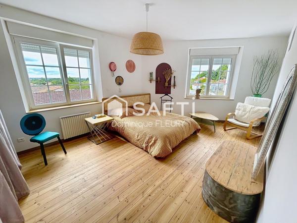 Maison de 196m², 6 pièces, 4 Chambres.