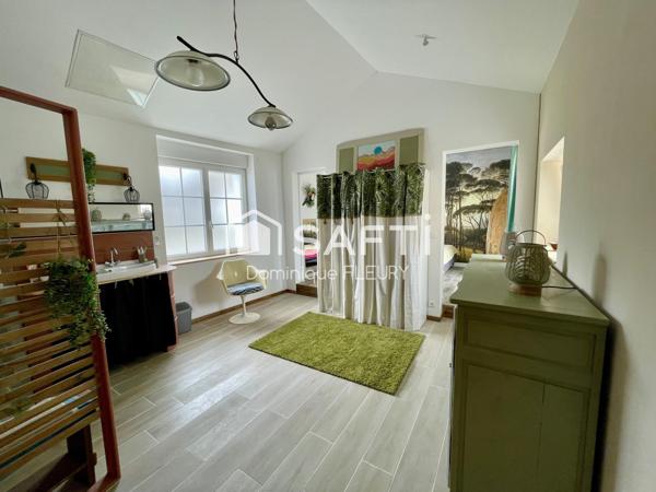 Maison de 196m², 6 pièces, 4 Chambres.