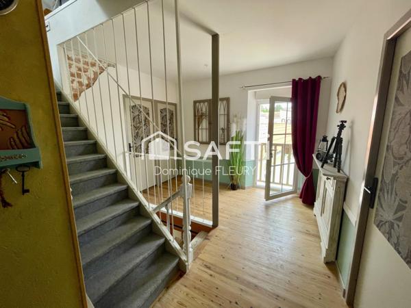 Maison de 196m², 6 pièces, 4 Chambres.