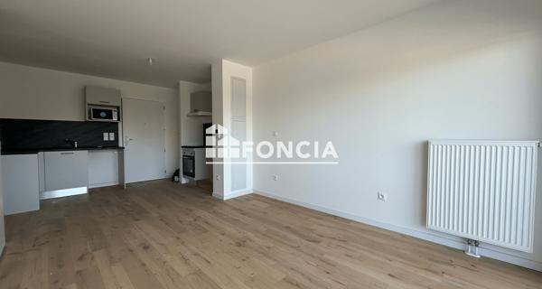 Location Parking 40 m² - Lens 62300