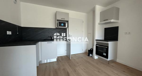 Location Parking 40 m² - Lens 62300