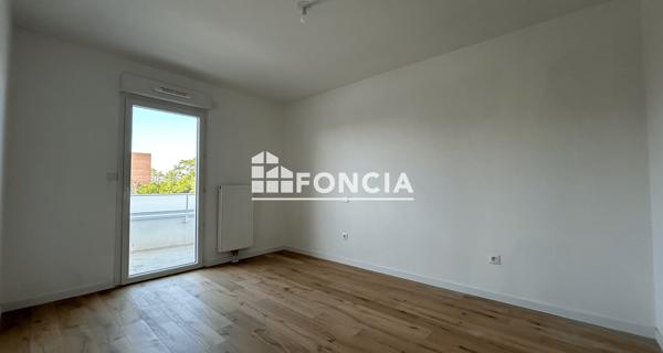 Location Parking 40 m² - Lens 62300