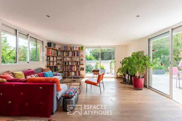 Maison des années 60 avec extension contemporaine et vue sur l’église