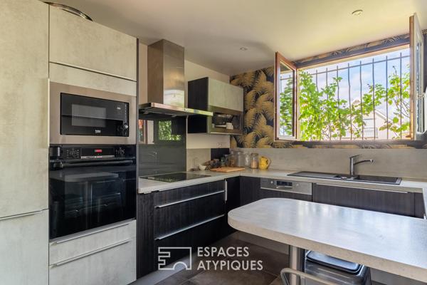 Maison des années 60 avec extension contemporaine et vue sur l’église