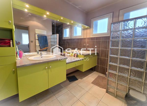 Maison t4 de 91 m² avec double garage sur un terrain de 1050m²