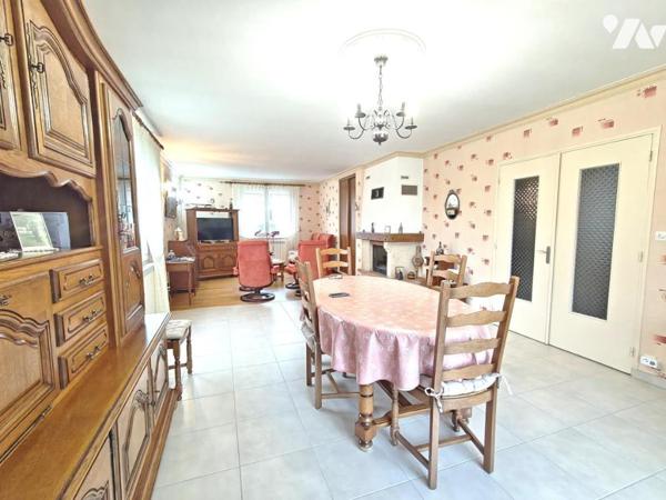 MAISON A VENDRE A BOULT SUR SUIPPE - Maison mitoyenne d'un côté d'env. 130m² avec 3 chambres