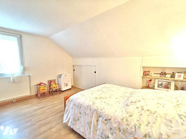 MAISON A VENDRE A BOULT SUR SUIPPE - Maison mitoyenne d'un côté d'env. 130m² avec 3 chambres