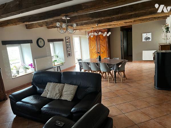 Gahard  - Longère rénovée d'environ 219 m² - 5 chambres
