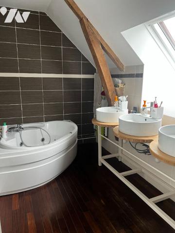 Gahard  - Longère rénovée d'environ 219 m² - 5 chambres