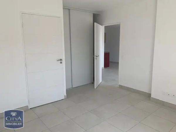 Appartement à louer 2 pièces 47.09m² Miramas (13140)