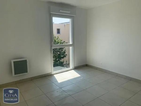 Appartement à louer 2 pièces 47.09m² Miramas (13140)