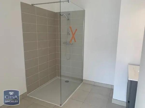 Appartement à louer 2 pièces 47.09m² Miramas (13140)