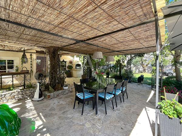 Propriété de caractère de 2 maisons en pierre, 2 piscines avec vue imprenable.