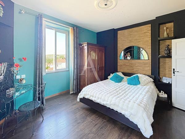 Propriété de caractère de 2 maisons en pierre, 2 piscines avec vue imprenable.