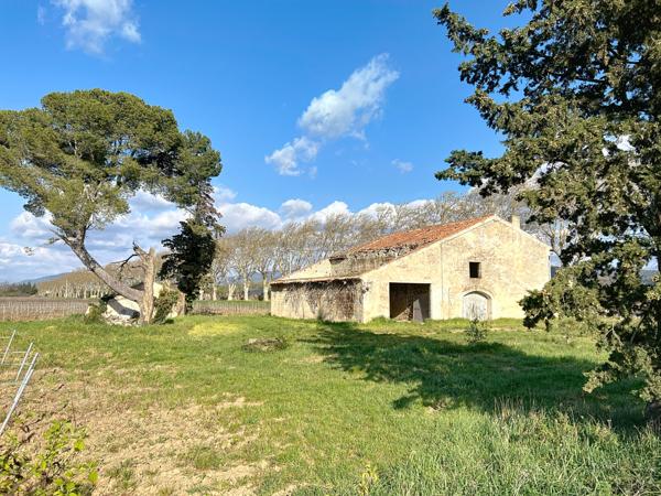 Saint-Maurice-sur-Eygues (26110) ANCIENNE FERME VITICOLE A RESTAURER DE 383 m2 de SURFACE TOTALE sur 3000 m2 DE TERRAIN