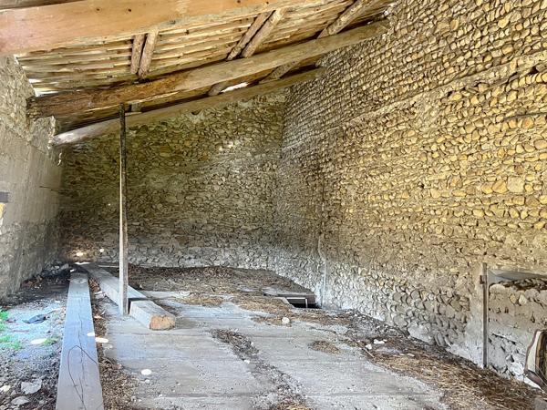 Saint-Maurice-sur-Eygues (26110) ANCIENNE FERME VITICOLE A RESTAURER DE 383 m2 de SURFACE TOTALE sur 3000 m2 DE TERRAIN