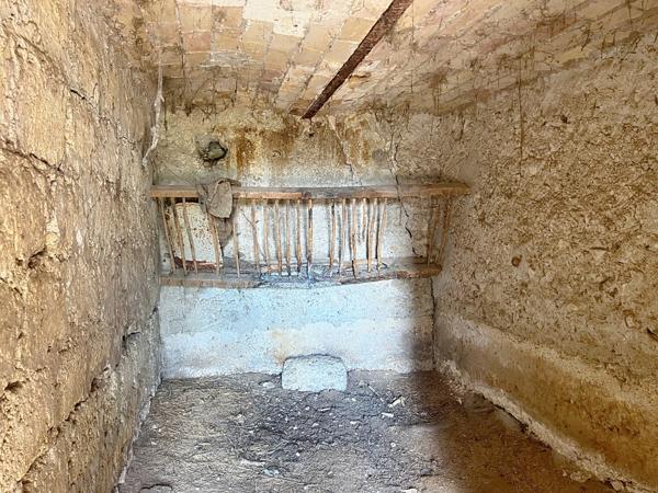 Saint-Maurice-sur-Eygues (26110) ANCIENNE FERME VITICOLE A RESTAURER DE 383 m2 de SURFACE TOTALE sur 3000 m2 DE TERRAIN