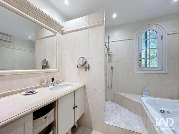Maison à vendre 5 pièces 229 m² Morières-lès-Avignon