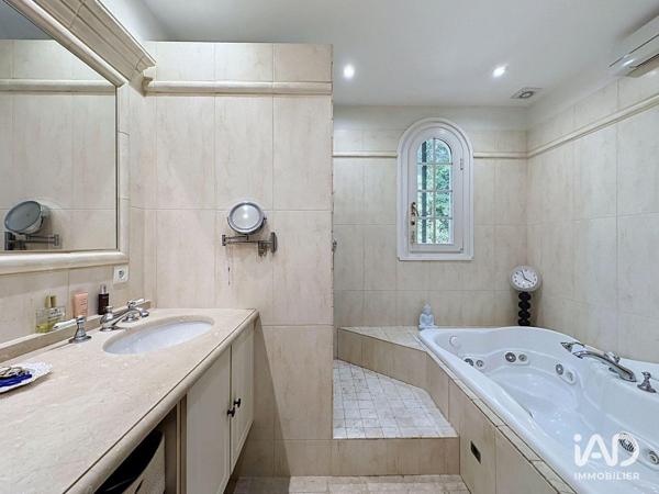 Maison à vendre 5 pièces 229 m² Morières-lès-Avignon