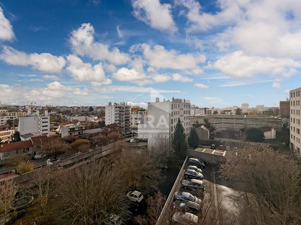 Appartement Montreuil 3 pièce(s) 65.57 m2 avec balcon,  cave et parking