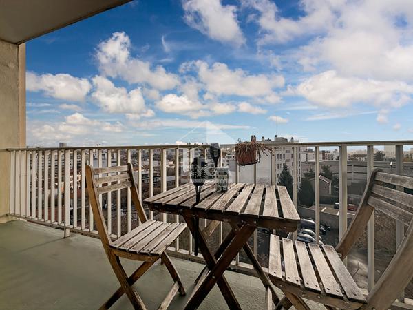 Appartement Montreuil 3 pièce(s) 65.57 m2 avec balcon,  cave et parking
