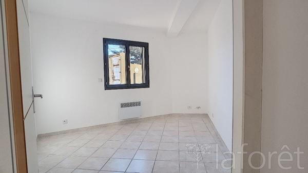Location appartement Salon-de-Provence - 4 pièce(s) - 85 m² - 1 230 €/mois
