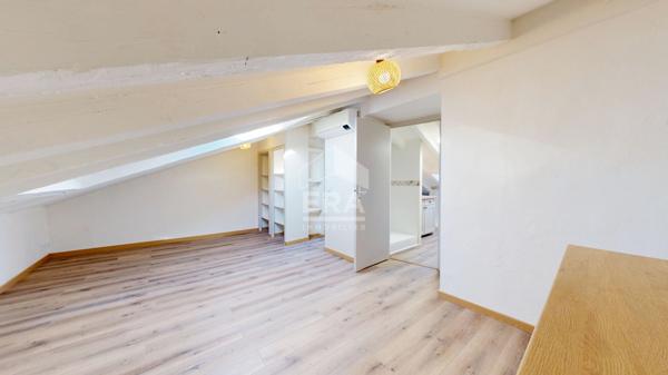 NICE - FLEURS : ATYPIQUE 2 PIÈCES MANSARDÉ EN BON ÉTAT, D'ENVIRON 55 M² AU SOL