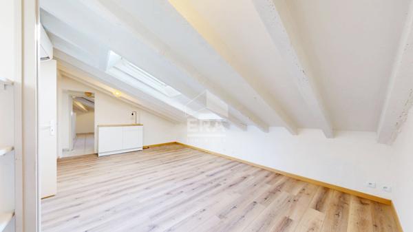 NICE - FLEURS : ATYPIQUE 2 PIÈCES MANSARDÉ EN BON ÉTAT, D'ENVIRON 55 M² AU SOL