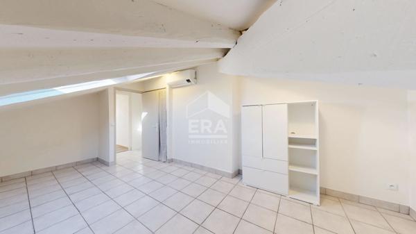 NICE - FLEURS : ATYPIQUE 2 PIÈCES MANSARDÉ EN BON ÉTAT, D'ENVIRON 55 M² AU SOL