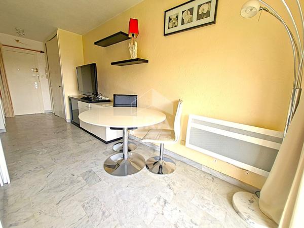 APPARTEMENT DE TYPE F1 PROCHE DES PLAGES