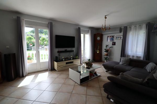 Maison Bouc Bel Air  7 pièces 170m² - garage - jardin - piscine- cuisine d'été - 6 chambres - Bastide Provençale