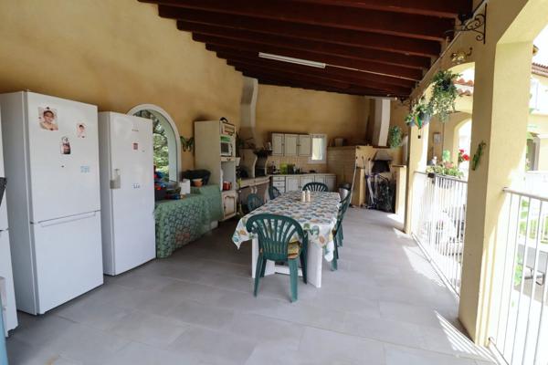 Maison Bouc Bel Air  7 pièces 170m² - garage - jardin - piscine- cuisine d'été - 6 chambres - Bastide Provençale